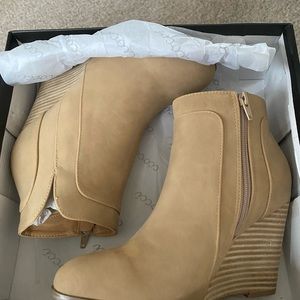 Brand new size 8.5 tan boots
